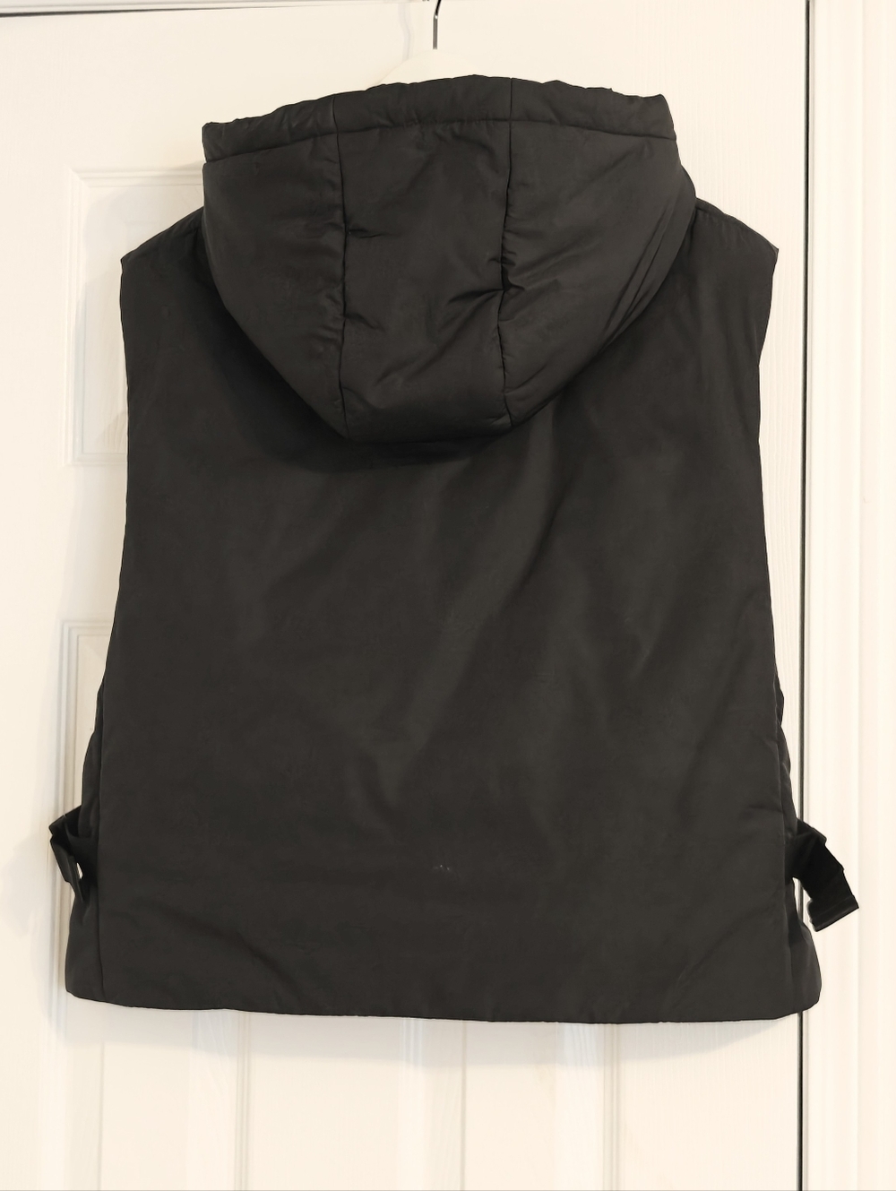 COS Puffer Vest With Hood - Picture 3 of 6